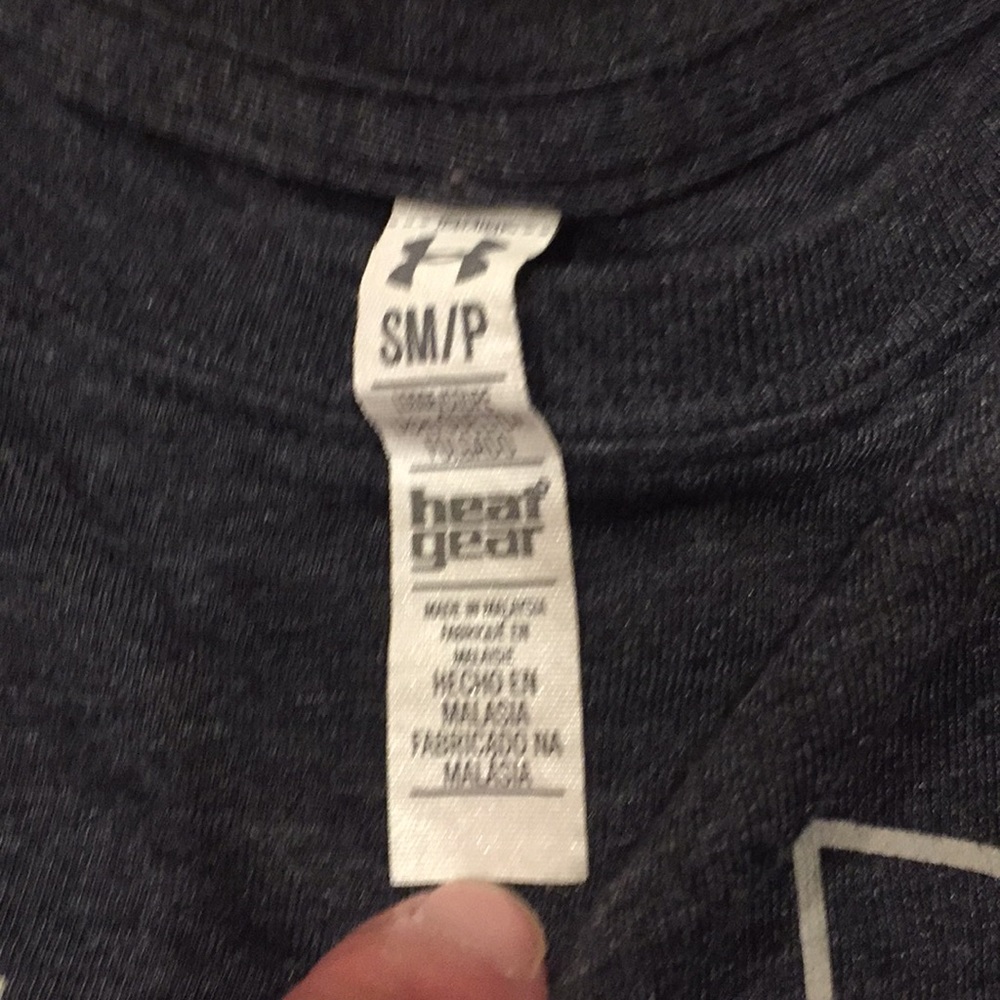 Size small fitted under Armour T-shirt - Picture 3 of 6